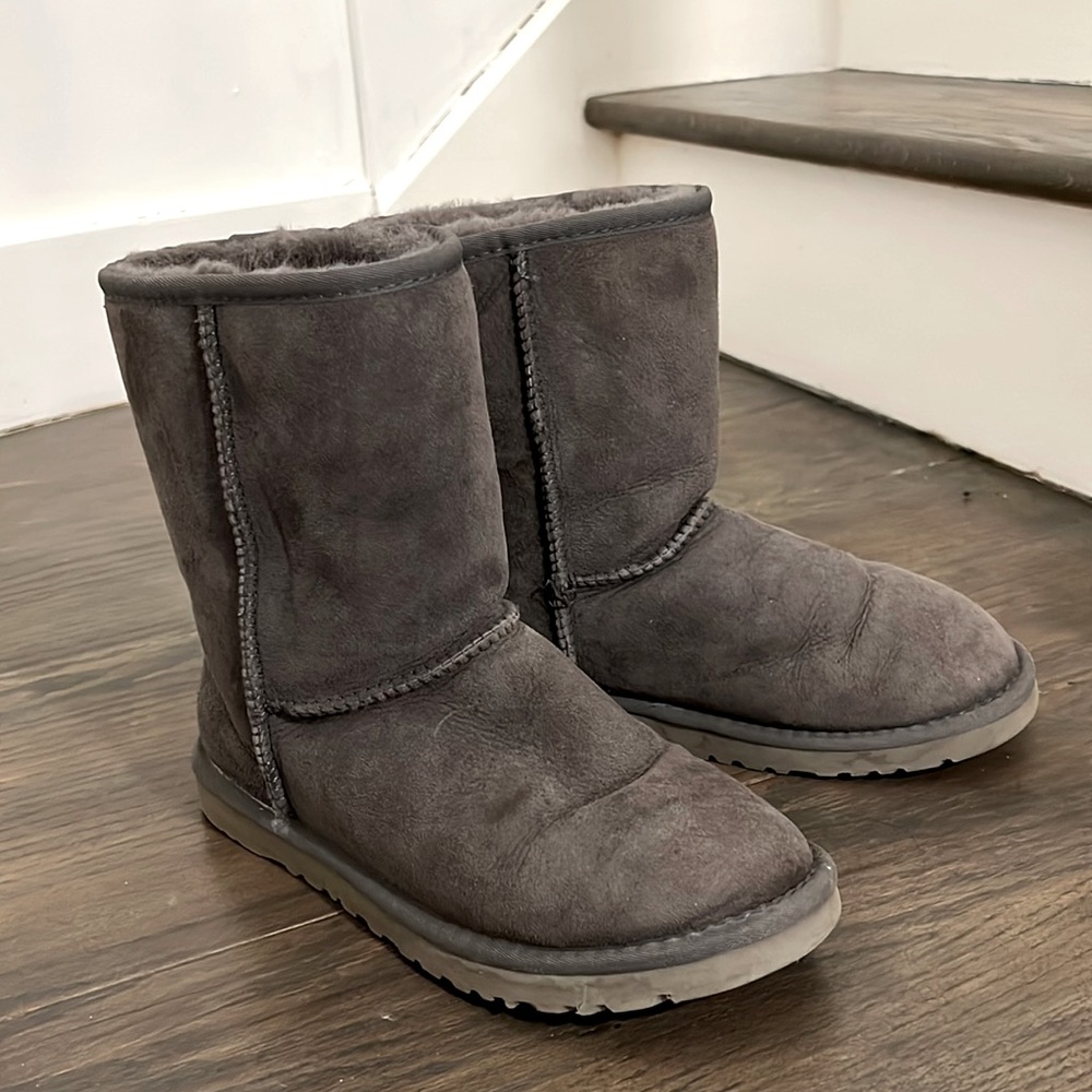 UGG